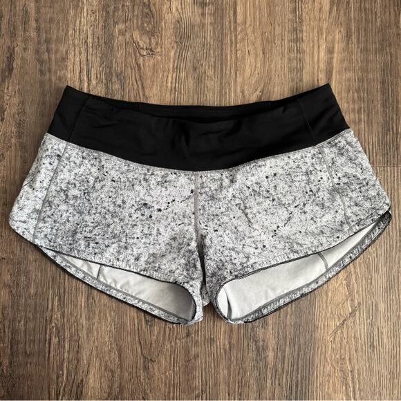 Lululemon Speed Up Short Awaken 2.5" - Size 6 - Picture 4 of 12